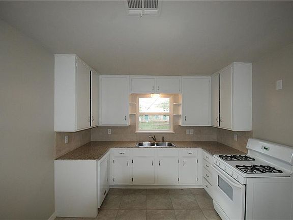 3rd image of 2215 NE 24th St