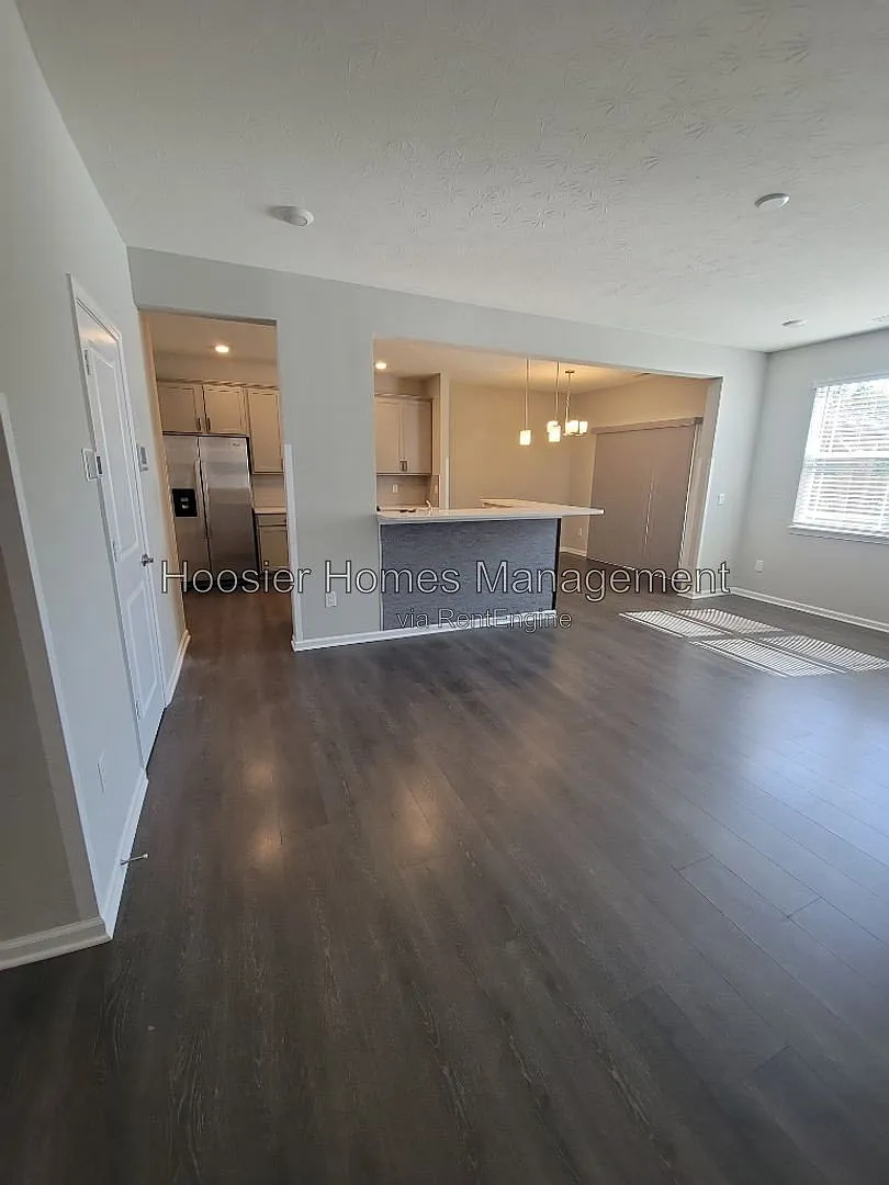 3 bed, 2.5 bath, $2,100 — Photo 4