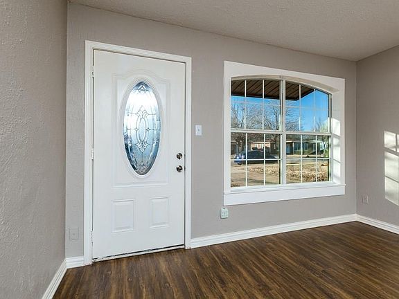 5th image of 619 Brookfield Dr
