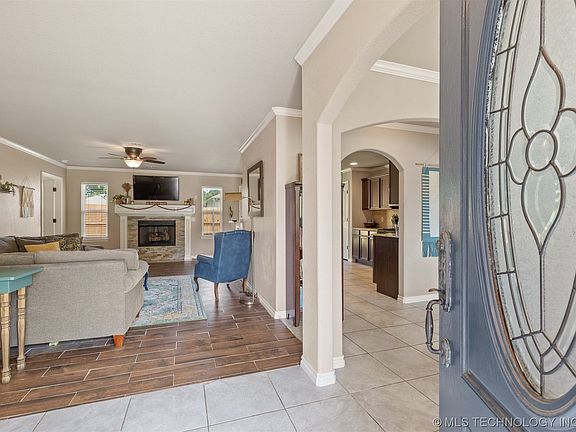 4th image of 229 Canton Pl