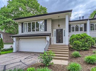 9505 Clubhouse Rd, Eden Prairie, MN 55347