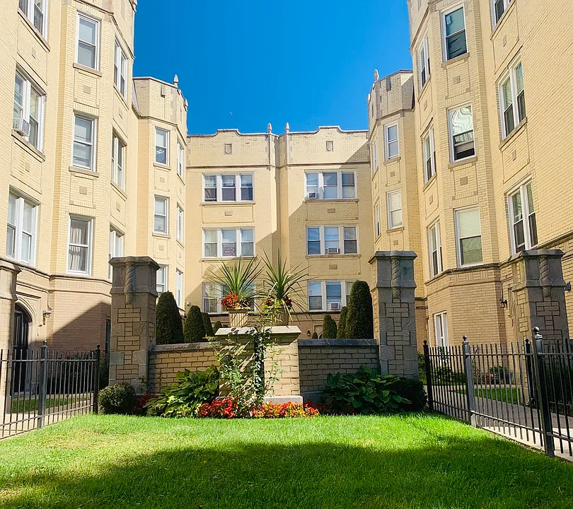 5731 N Kimball Ave #2B