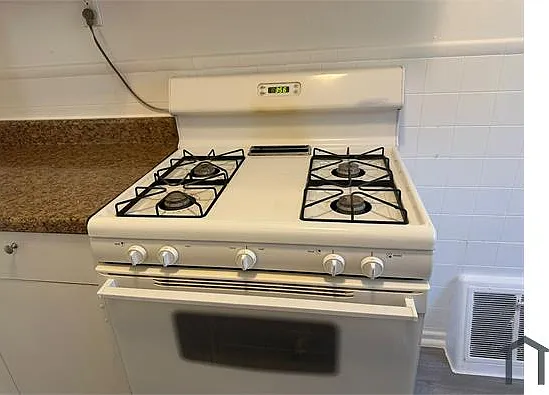 3 bed, 854 sqft, $1,400 — Photo 4