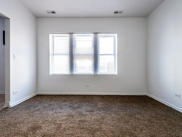 109 N Laramie Ave — Photo 36