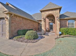817 Lindsey Ln, Moore, OK 73160