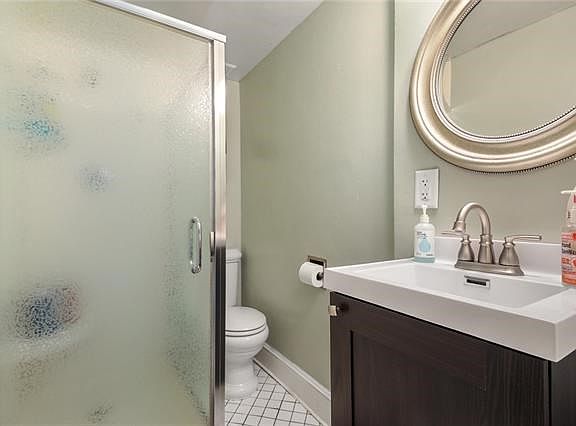 5th image of 429 W 61st St