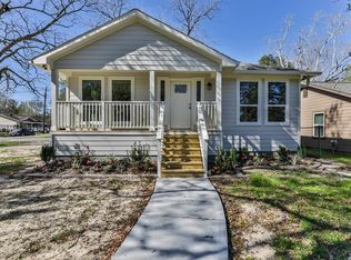 218 S 3rd St, Alvin, TX 77511