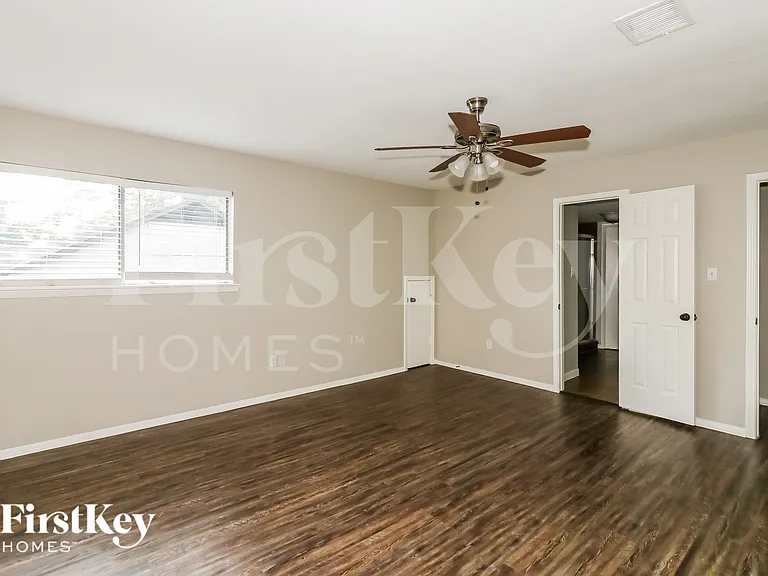 2703 Shady Bayou Ln — Photo 8