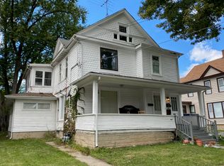 435 5th St, Aurora, IL 60505