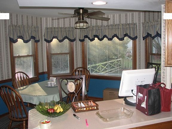 Kitchen Eating Area