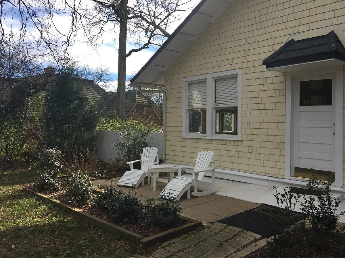 1260 Fairview Rd NE — Photo 3