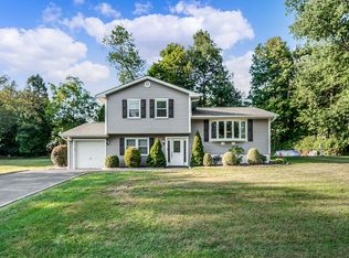 290 Ravencrest Rd, Yorktown Heights, NY 10598