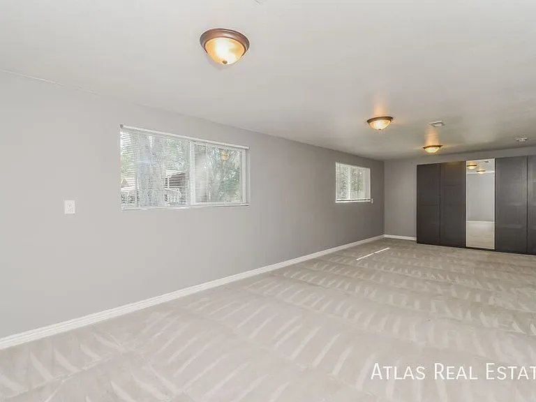 524 Rowe Ln — Photo 7