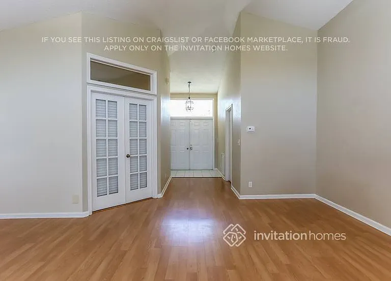 1369 Fairfax Cir E — Photo 2