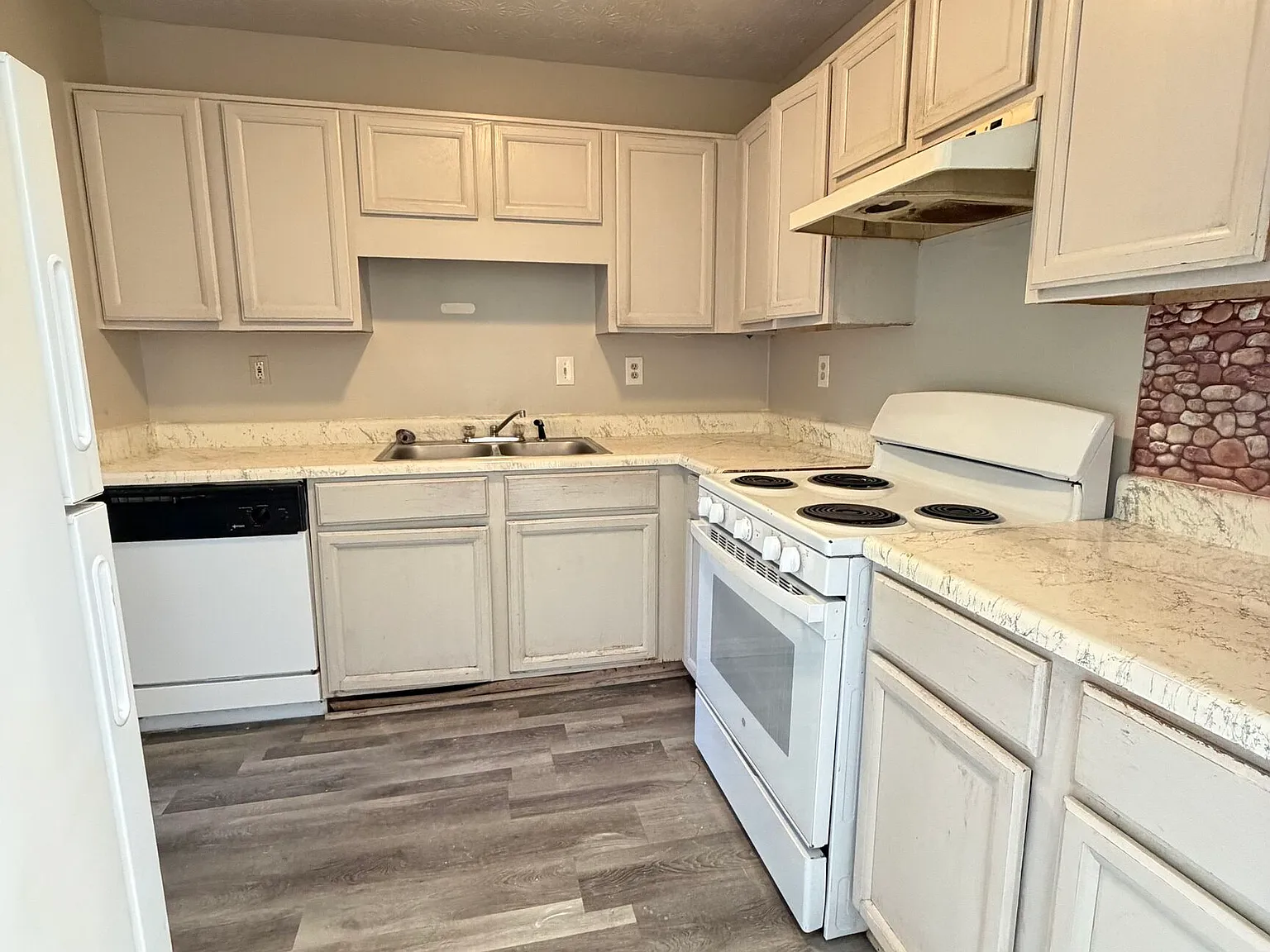 3 bed, 2.5 bath, $1,230 — Photo 3