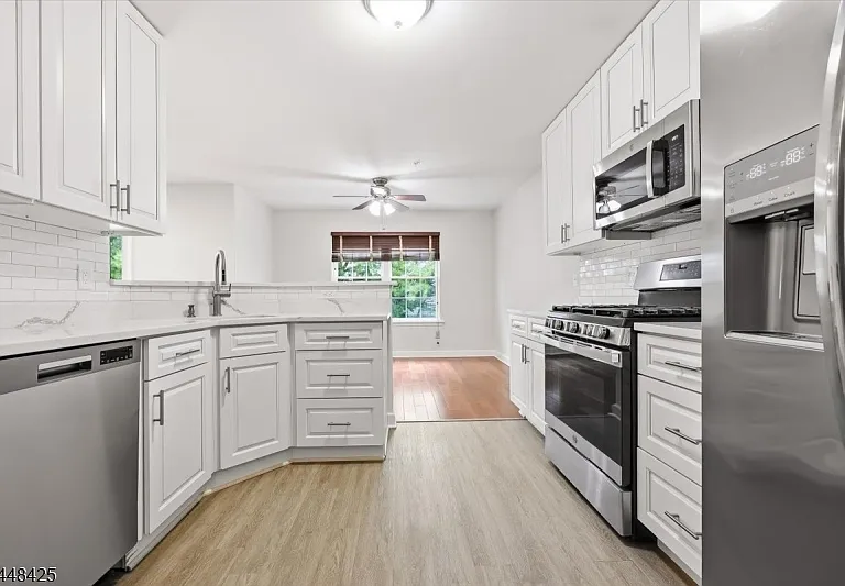 604 Knollwood Ct — Photo 2