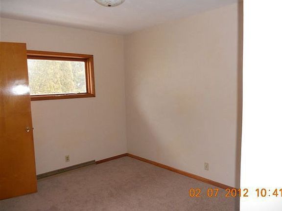 5th image of 719 Myers Ave