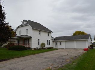 402 9th St SW, Waukon, IA 52172