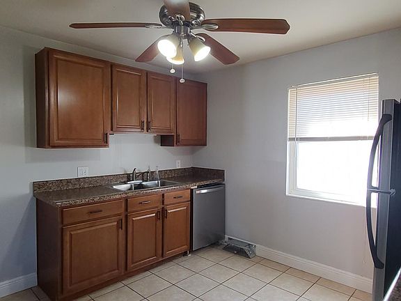 3rd image of 625 47th Ave N