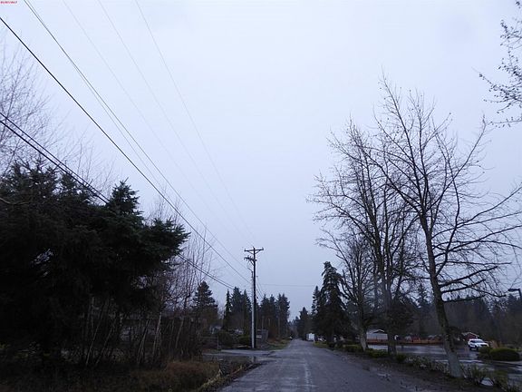 4th image of 11407 17th Ave E