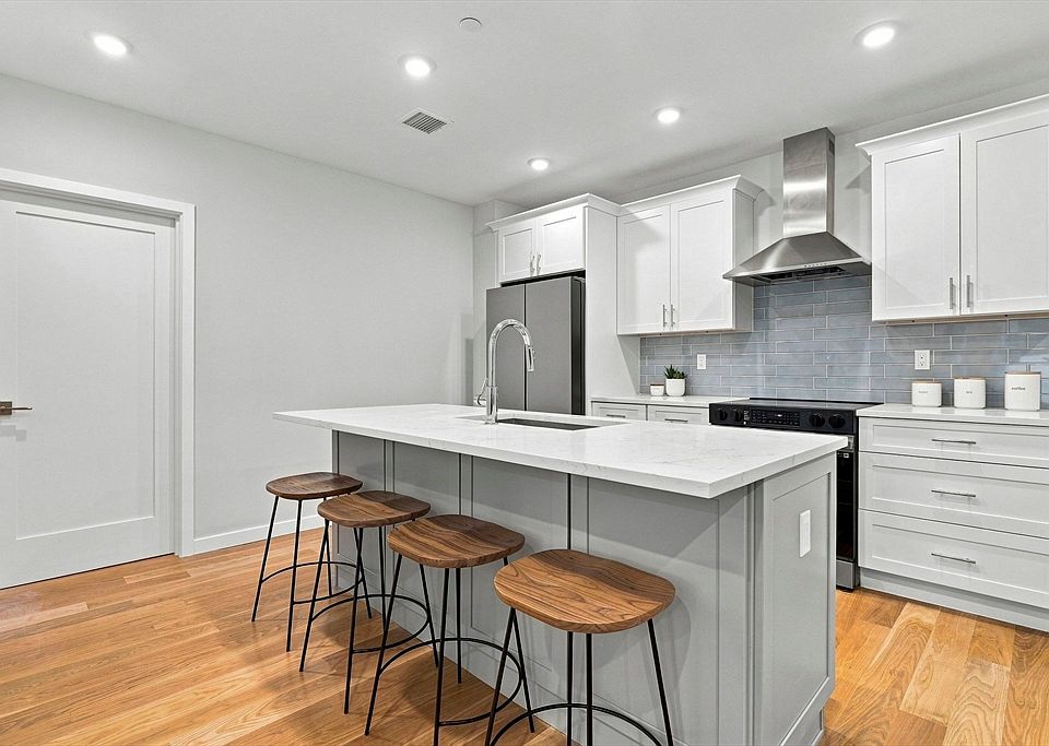 1st image of 267 Old Colony #206