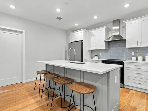267 Old Colony #206, Boston, MA 02127