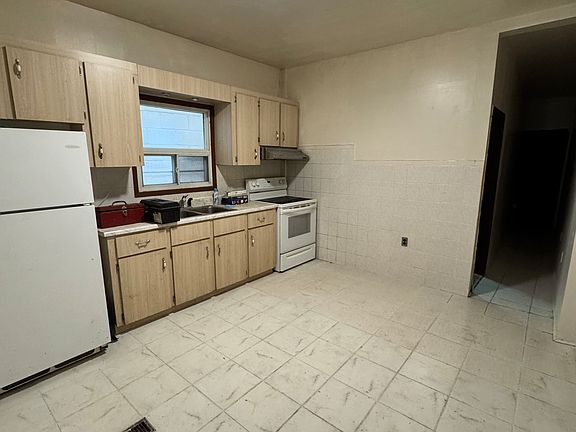 5th image of 187 Augusta Ave