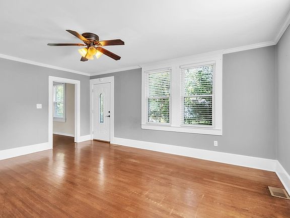 4th image of 234 Rogers Ave
