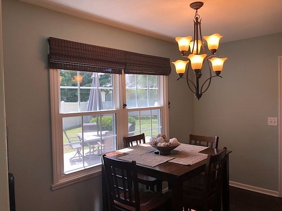5th image of 447 Lanthorne Ct