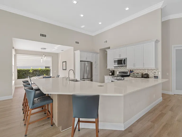 4841 Exeter Estate Ln — Photo 8