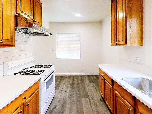 Kitchen & Dining Area