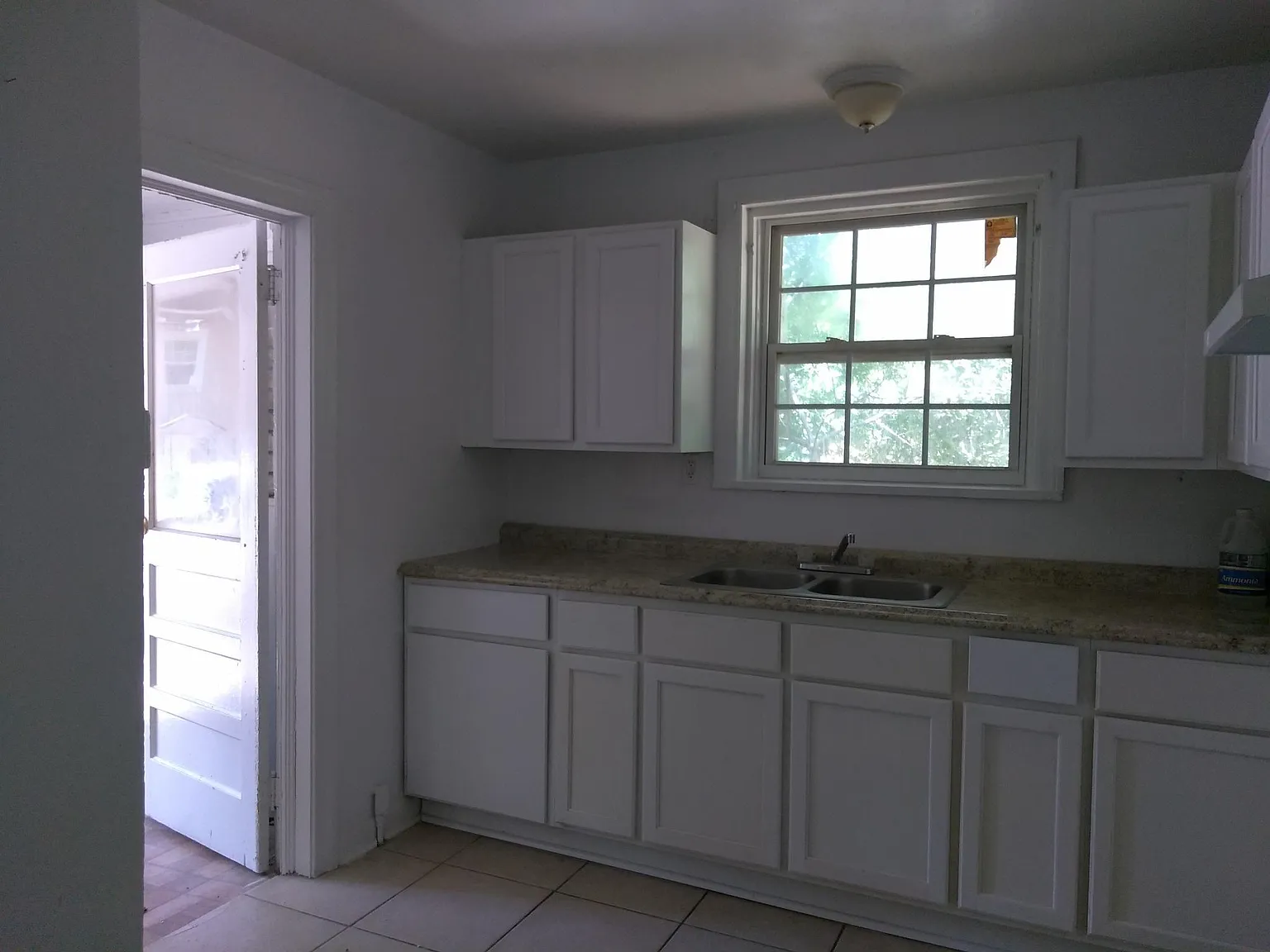 3 bed, 1350 sqft, $1,400 — Photo 4