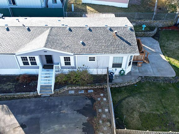4th image of 260 NW Golden Hills Dr Spc 40