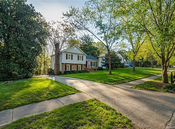 3rd image of 6831 Candlewyck Ln