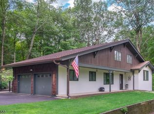 28 Sleepy Hollow Rd, Byram Township, NJ 07821