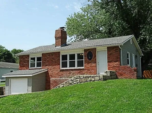 207 Clay St, Weston, MO 64098