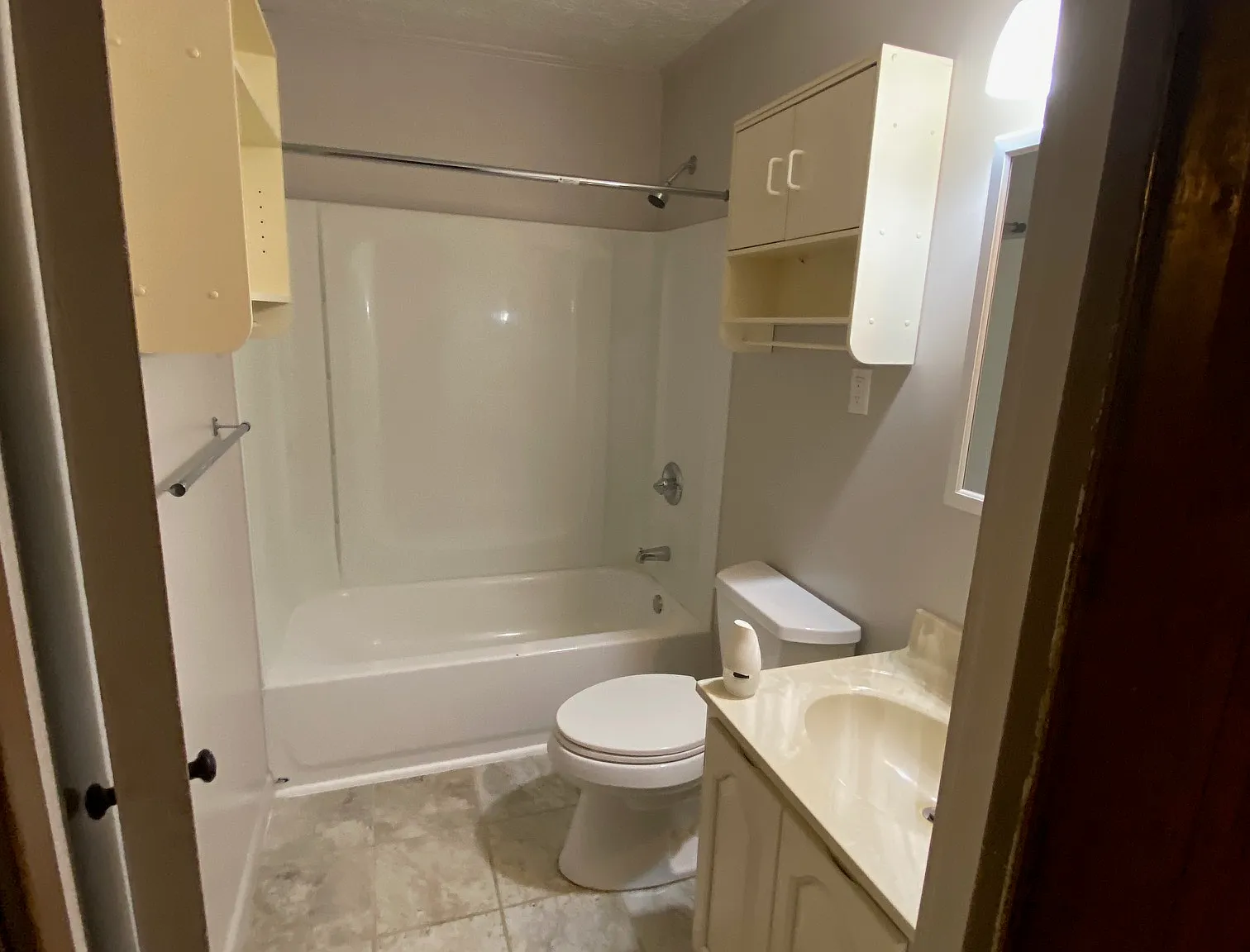 2 bed, 750 sqft, $1,400 — Photo 2