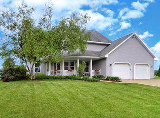 301 E Mills Dr, Lake Mills, WI