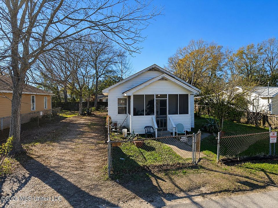 1st image of 817 Handy Ave