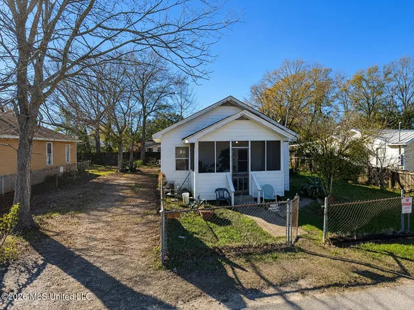 817 Handy Ave, Ocean Springs, MS 39564