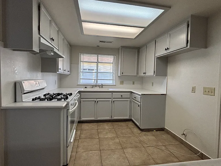 266 Odessa Way — Photo 6