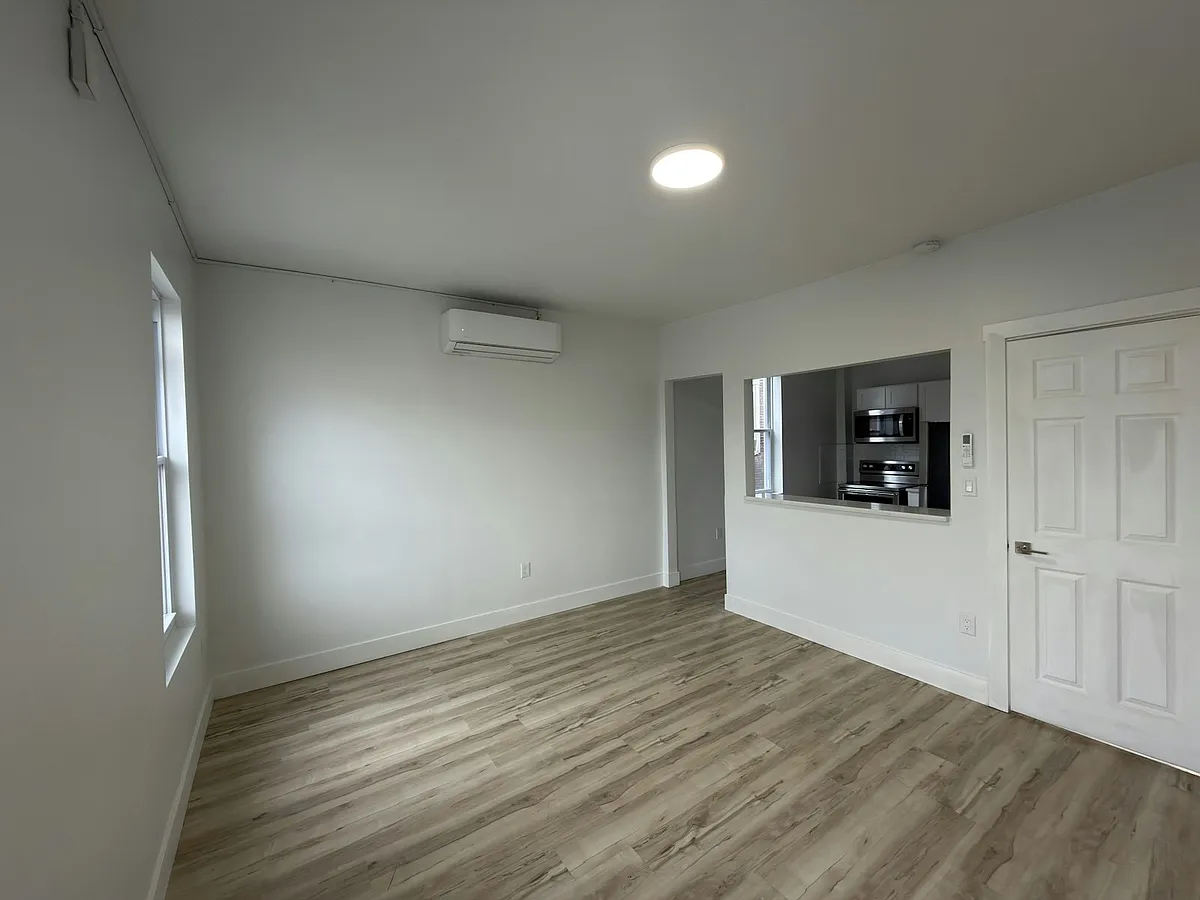 Building Photo - 5503 W Girard Ave #2