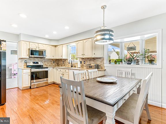 4th image of 314 Hunter Chase Ct