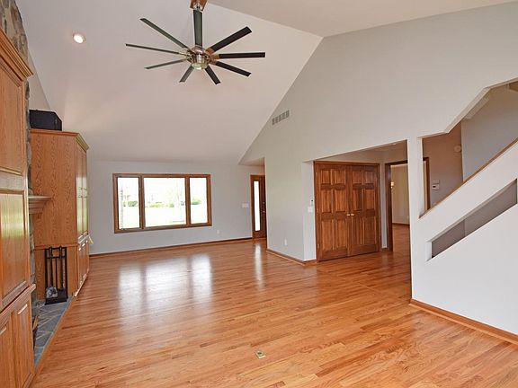 5th image of 6910 Maple Creek Dr