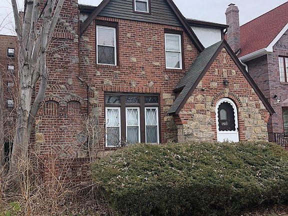 4th image of 6258 Ellwell Cres