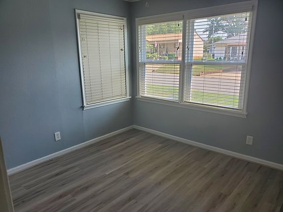 3rd image of 120 Currell Ln