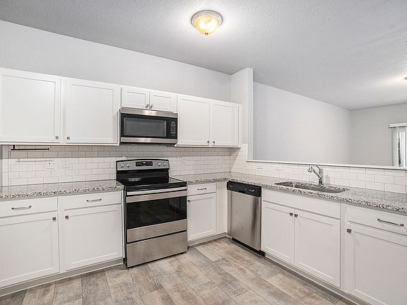 4th image of 15913 Cedar Dr