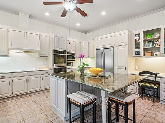 3rd image of 520 Willow Knoll Dr SE