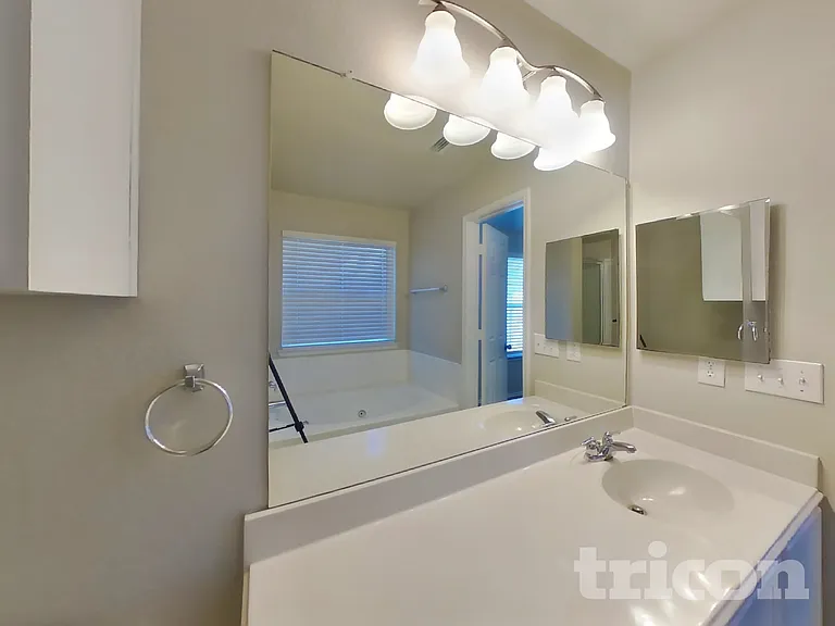 1915 Pin Oak Ln — Photo 7