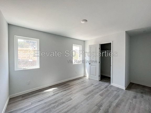4th image of 1819 E 9th St #105